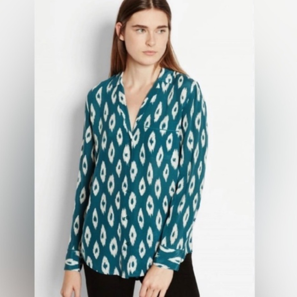 Equipment Femme Keira Silk Button Down Blouse Amulet Neko Ikat Print Medium
